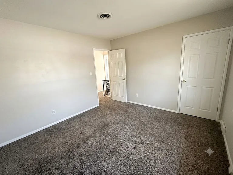 7031 NW Chapel Woods Ln — Photo 8