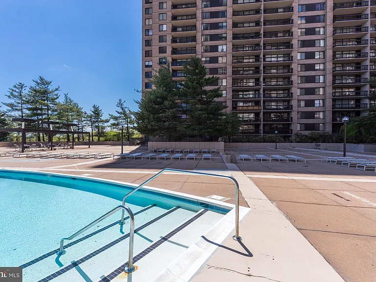 3705 S George Mason Dr #2504S — Photo 4