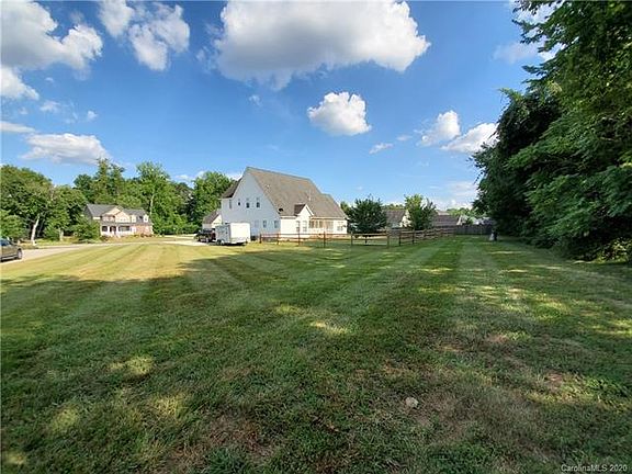5th image of 1309 Greenheather Dr