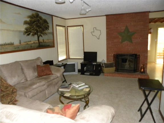 5th image of 101 Shobert Dr