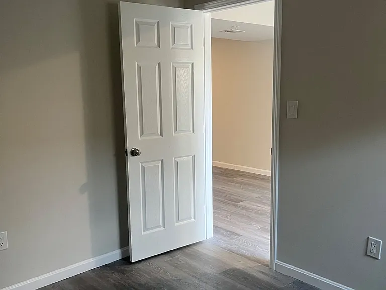 9734 Dumbarton Dr — Photo 15