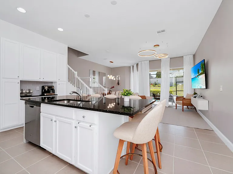 302 Captiva Dr — Photo 3