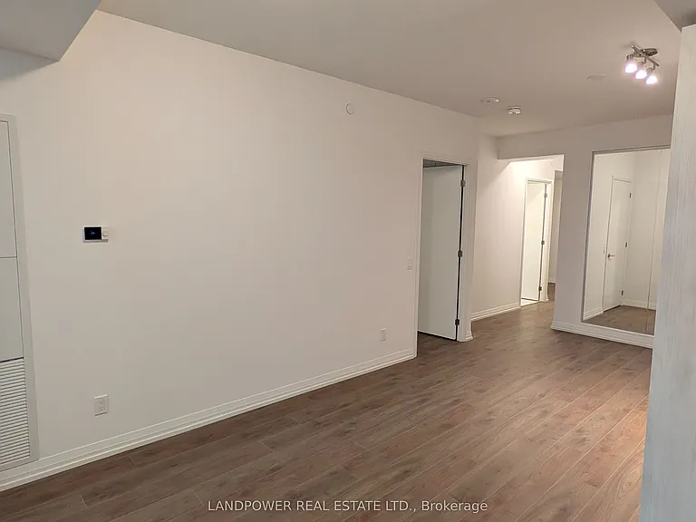 400 King St W #510 — Photo 11
