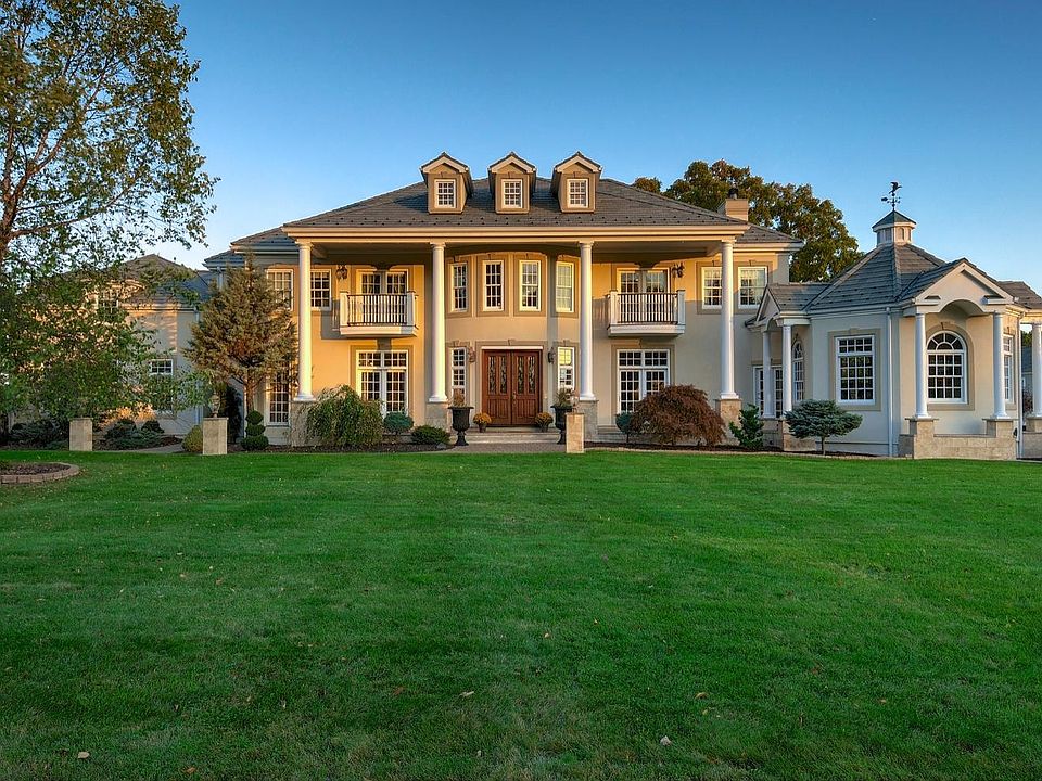 2nd image of 9 Hillview Dr