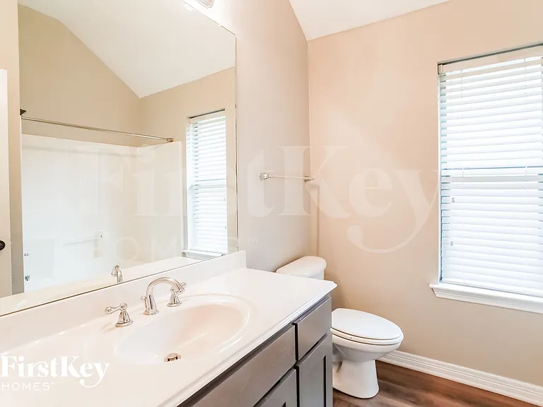 5829 Nathaniel Dr — Photo 15