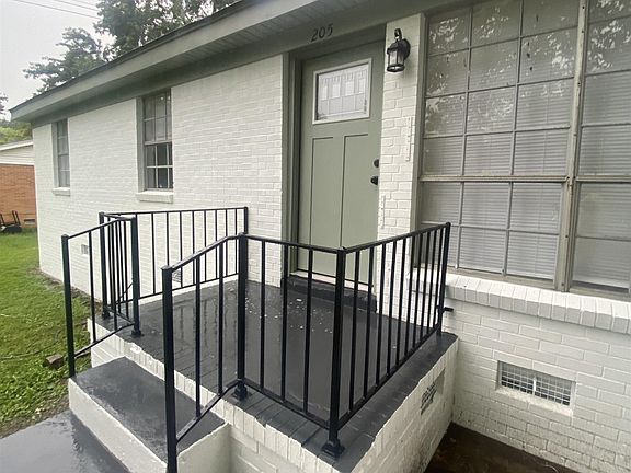 3rd image of 205 Bellanti Cir