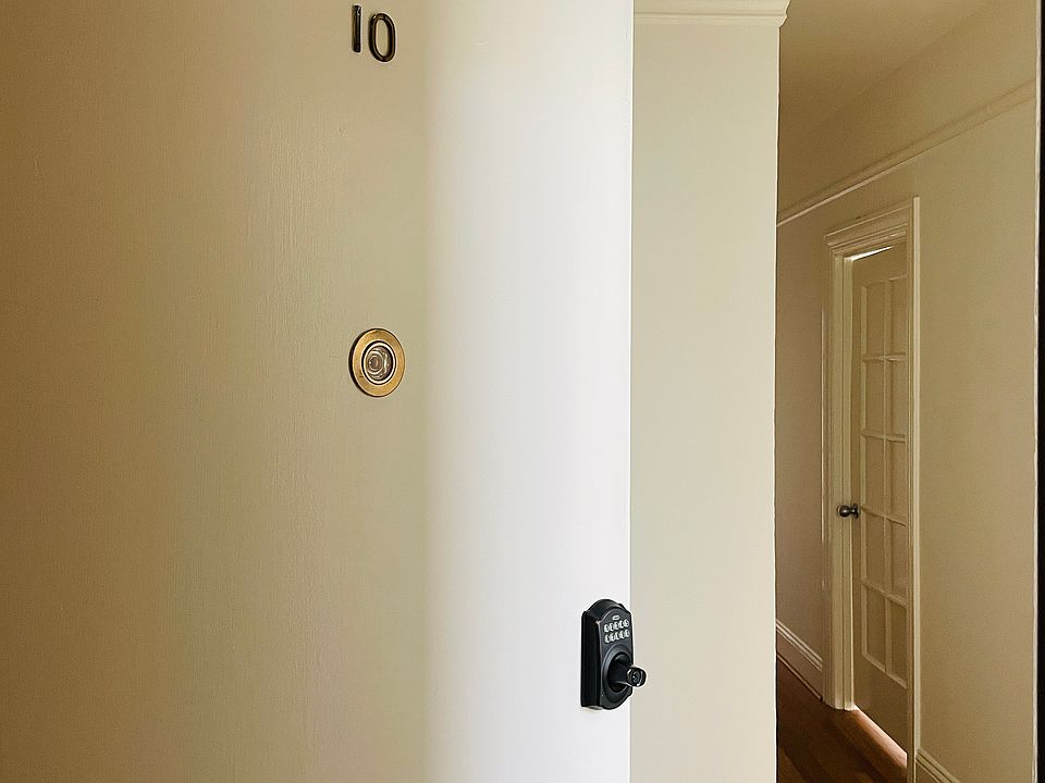 1st image of 3015 Van Ness Ave APT 10
