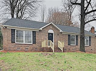 310 W Montcastle Dr, Greensboro, NC 27406