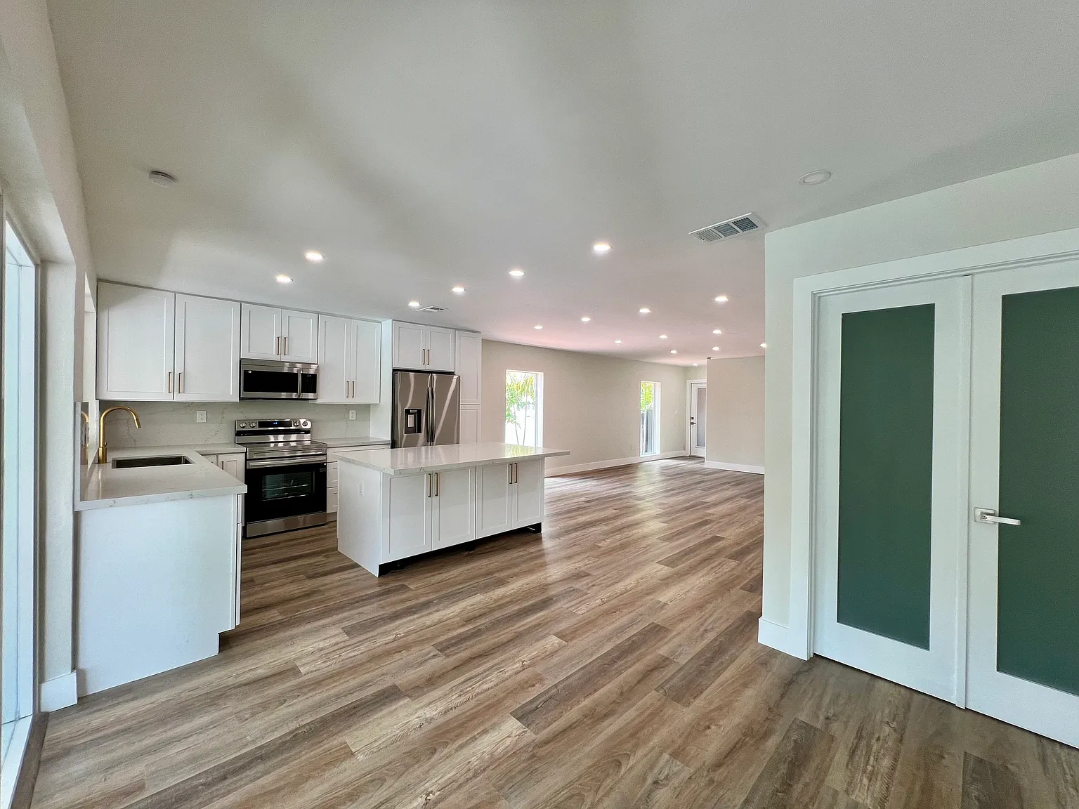 6914 Holly Rd — Photo 4