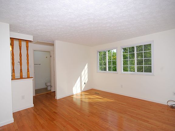 3rd image of 6750 Brook Run Dr