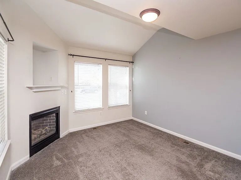4040 Plum Creek Dr — Photo 11