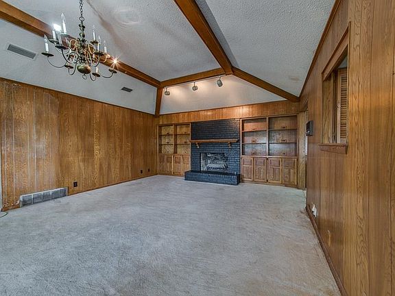 3rd image of 116 Royal Park Ln