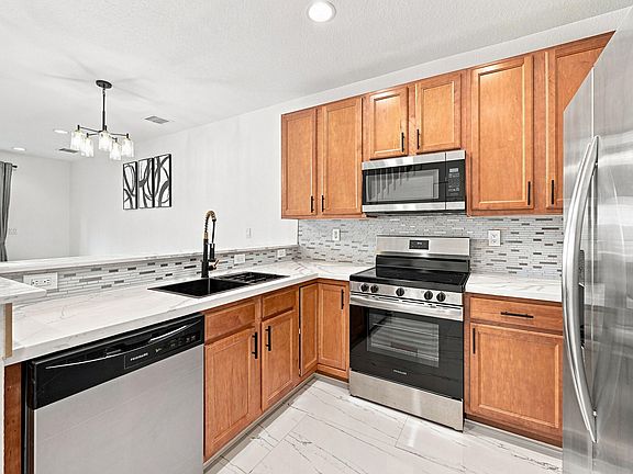 5th image of 3105 NW 25TH Terrace