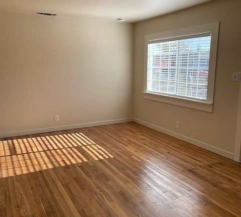 3rd image of 2125 Meadowlark Ln