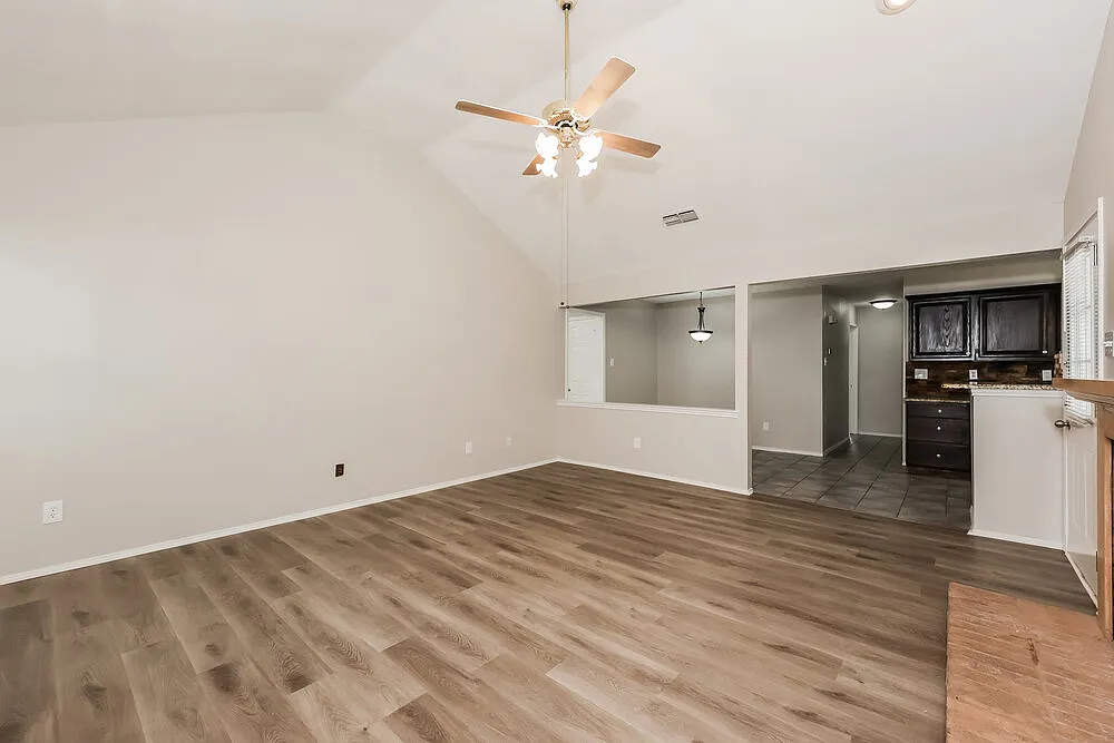 4 bed, 2.5 bath, 2196 sqft, $2,410 — Photo 4
