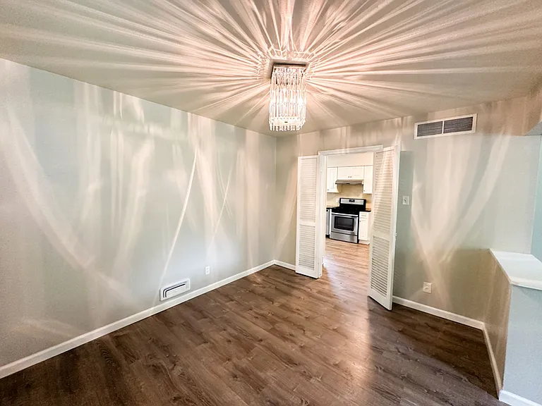 6461 Danbury Ln — Photo 11