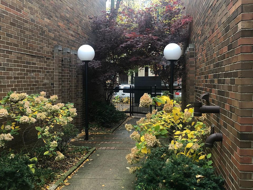Courtyard (looking out from the center to Sedgwick)