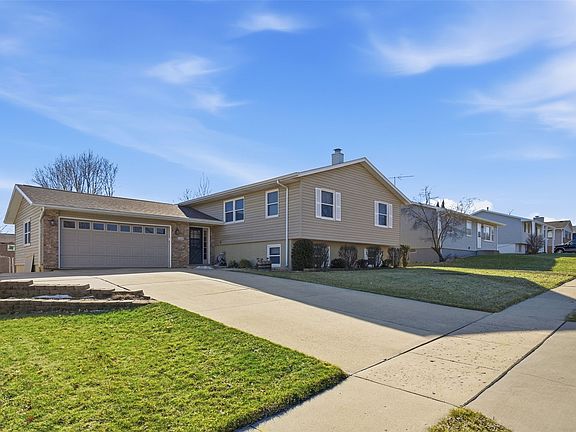 2nd image of 709 Arrowhead Ln NE