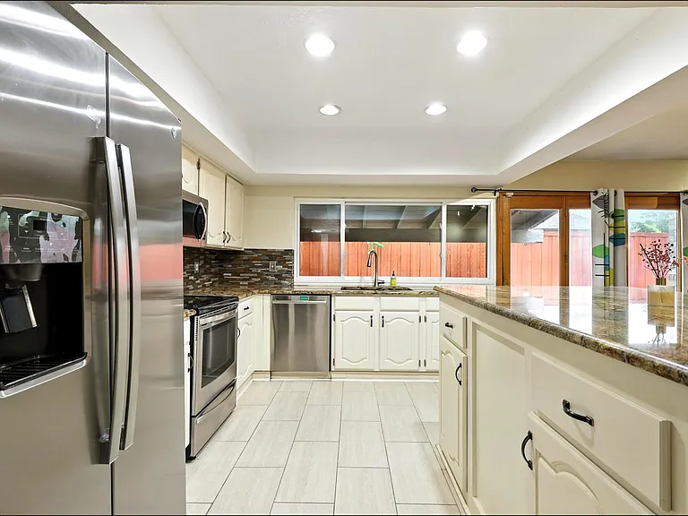 1824 Castille Dr — Photo 10
