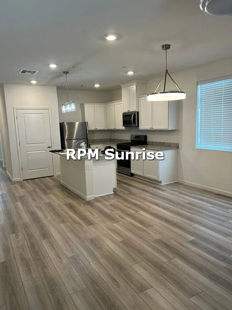 Single-Story 2 Bed, 2 Bath with Den and Backyard Garden in Gated 55+ Summit at Liberty — Photo 2