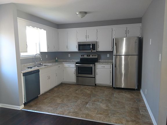 2nd image of 571 Briarwood Dr