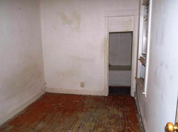 4th image of 6627 S Damen Ave