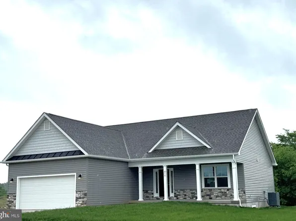 214 Santiago Cir, Martinsburg, WV 25403