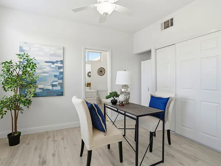 558 Manhattan Pl — Photo 26