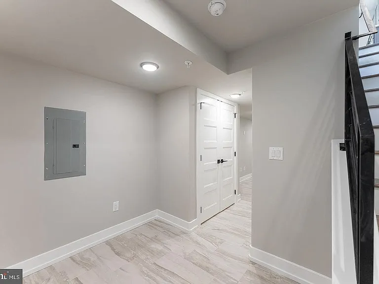 2127 N Randolph St — Photo 50