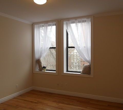 3rd image of 100 W 119th St APT 4C