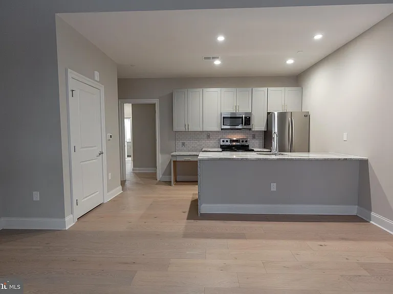 1411-1 Walnut St #201 — Photo 14