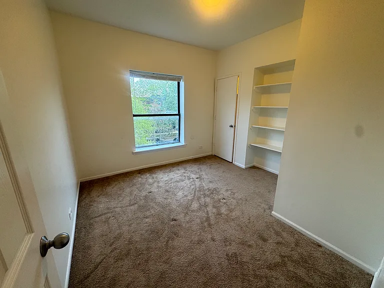 1029 E 62nd St #3 — Photo 9