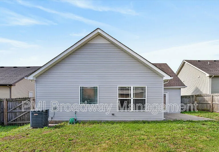 837 Shelton Cir — Photo 7