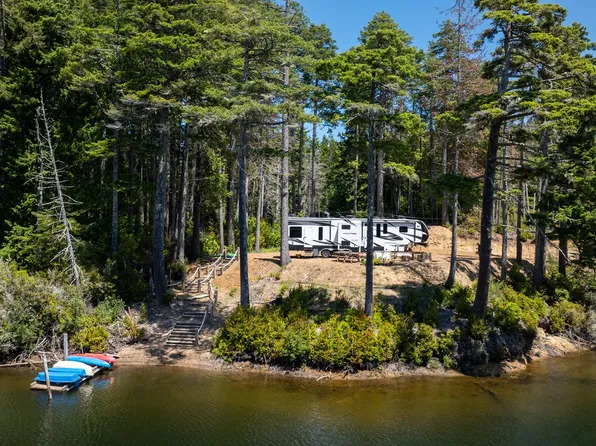 70298 Highway 101, North Bend, OR 97459