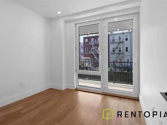 5th image of 352 Meeker Ave #308