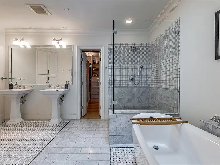2829 Dyer St — Photo 20