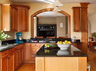 2362 Hunt Ln, Batavia, IL 60510