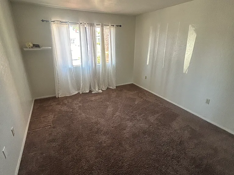 41633 Whittier Ave — Photo 2
