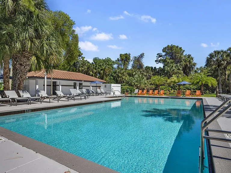Sherwood on the Park Florida Apartments
