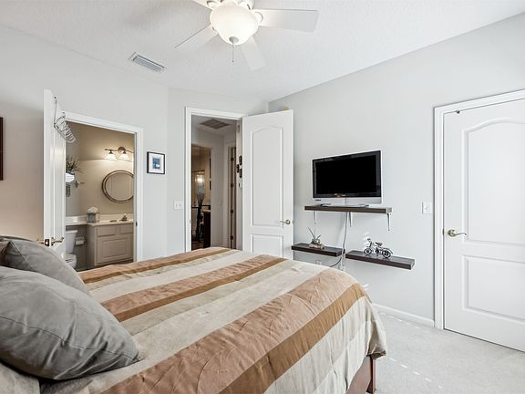 3rd image of 95178 Woodberry Ln