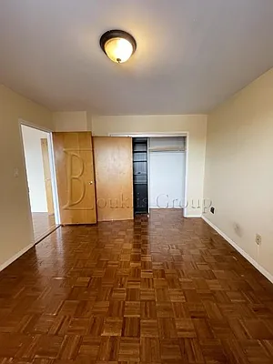 Rented by Bouklis Group | media 12