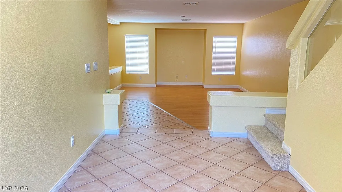 3 bed, 2.5 bath, 1855 sqft, $2,035 — Photo 2