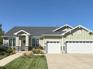 2054 W Loveland Ct, Farmington, UT 84025