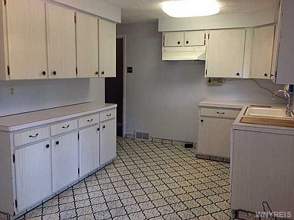 4th image of 86 Philson Dr