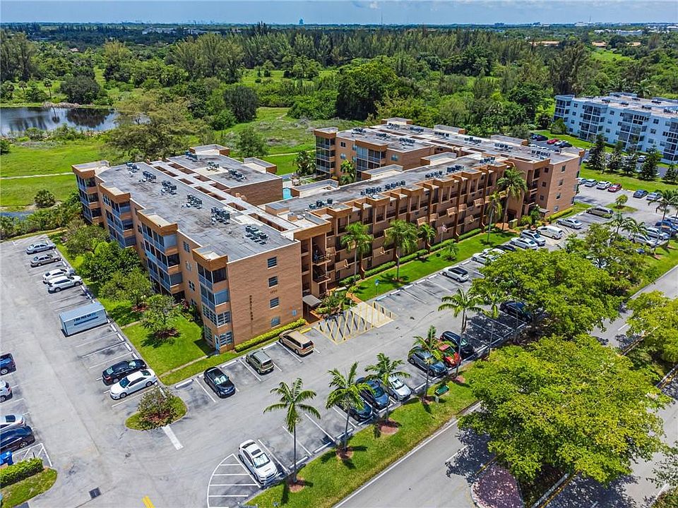1st image of 3050 E Sunrise Lakes Drive #408