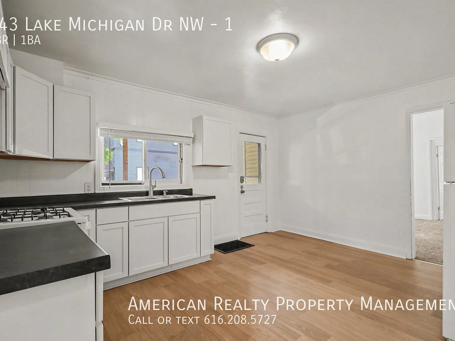 643 Lake Michigan Dr NW — Photo 4