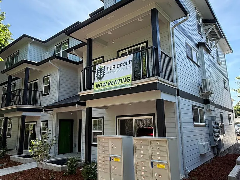 Brand New 2 bedroom 1.5 bath unit — Photo 21