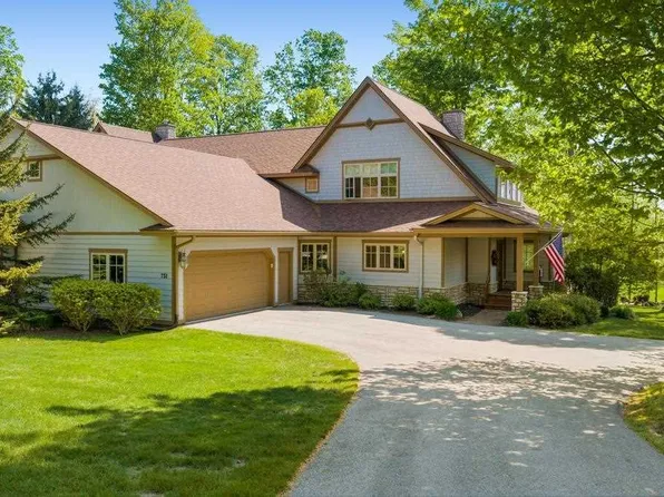731 Greenway Dr, Harbor Springs, MI 49740