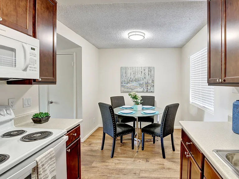Del Mar Apartment Homes — Photo 8