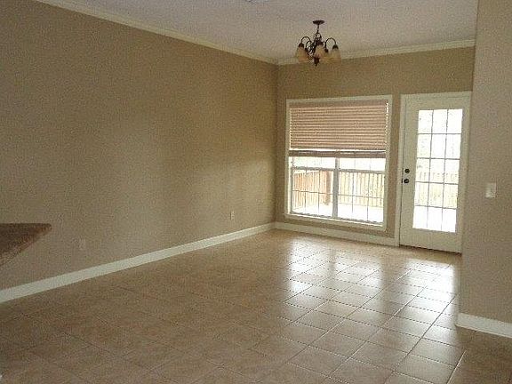 3rd image of 207 Aaron Dr